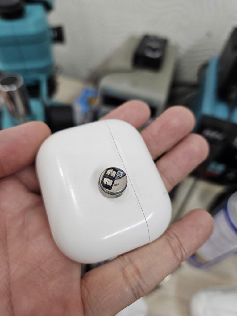 thay pin airpod hình thực tế 1