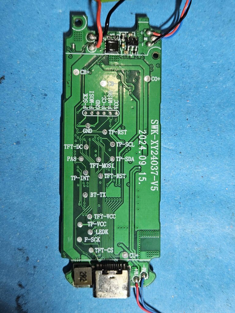 Sửa máy Xlim kiểm tra main và cổng sạc máy pod tại Rinatronic